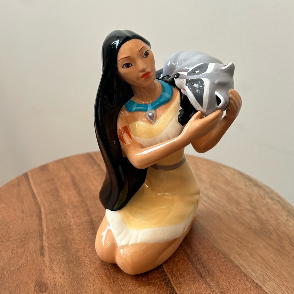 Disney Pocahontas & Meeko Vintage Ceramic Figurine Porcelain‎ Statue Collectible